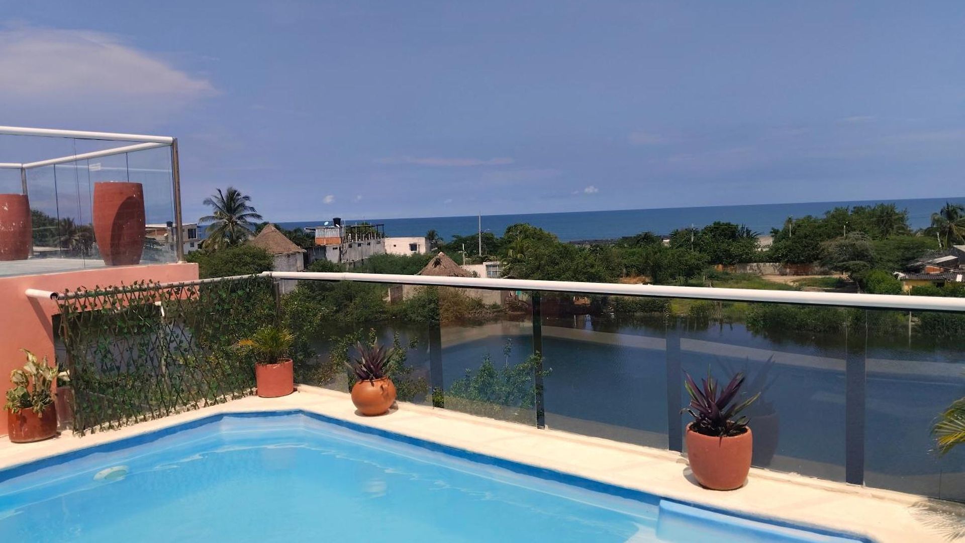 Harmony Deluxe Hotel *