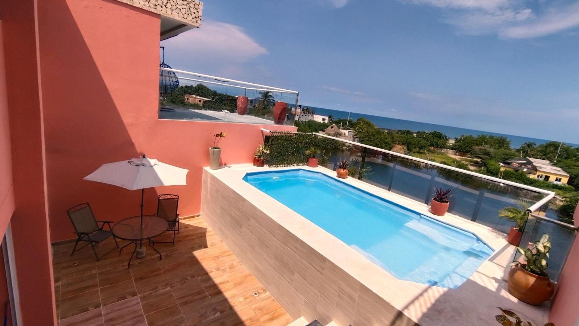 Harmony Deluxe Hotel *