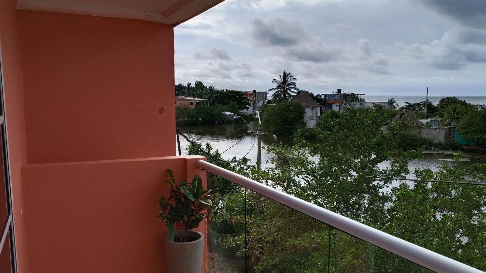 Harmony Deluxe Hotel *