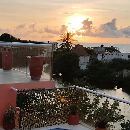 Harmony Deluxe Hotel *