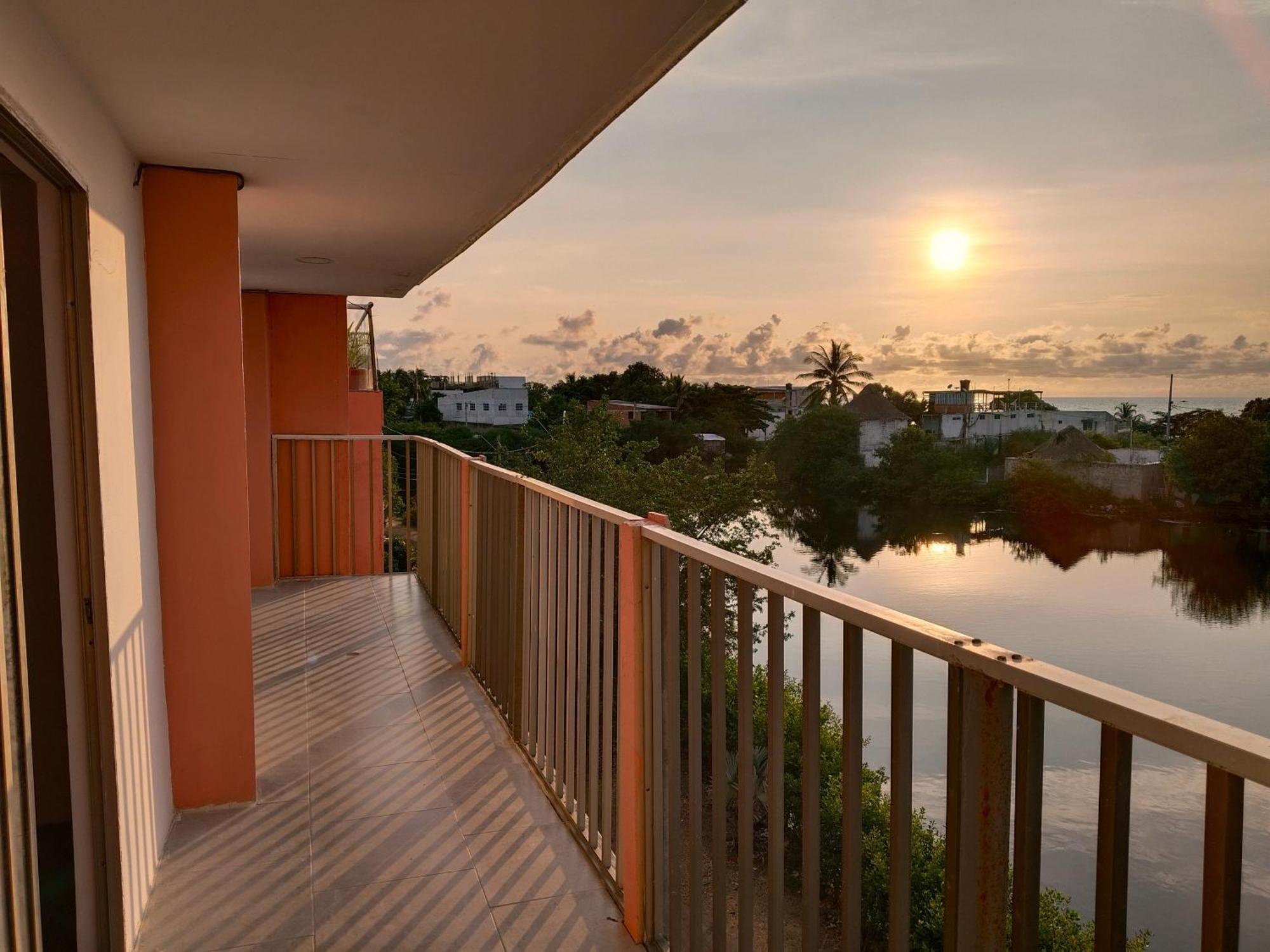 Harmony Deluxe Hotel *