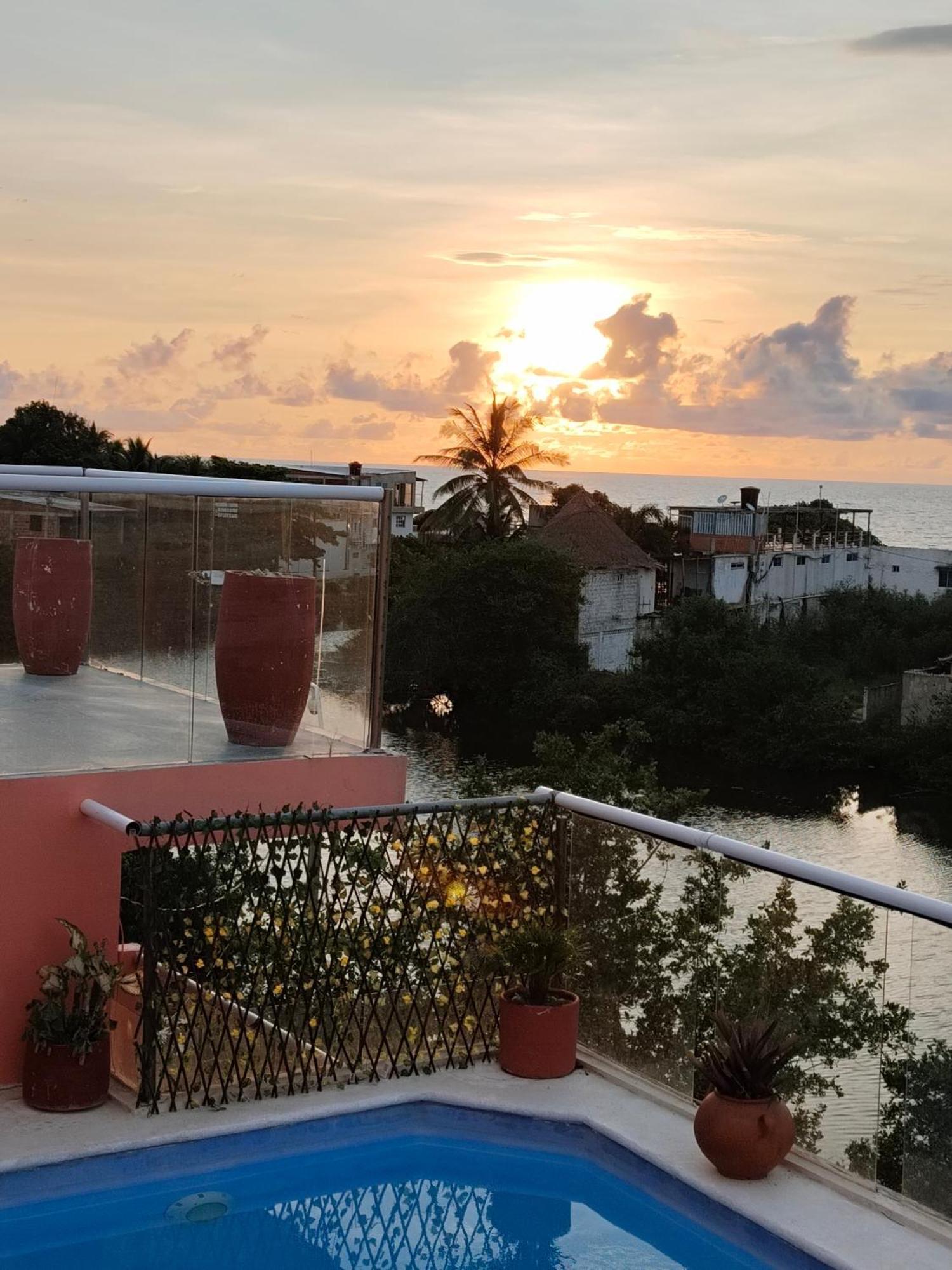 Harmony Deluxe Hotel *