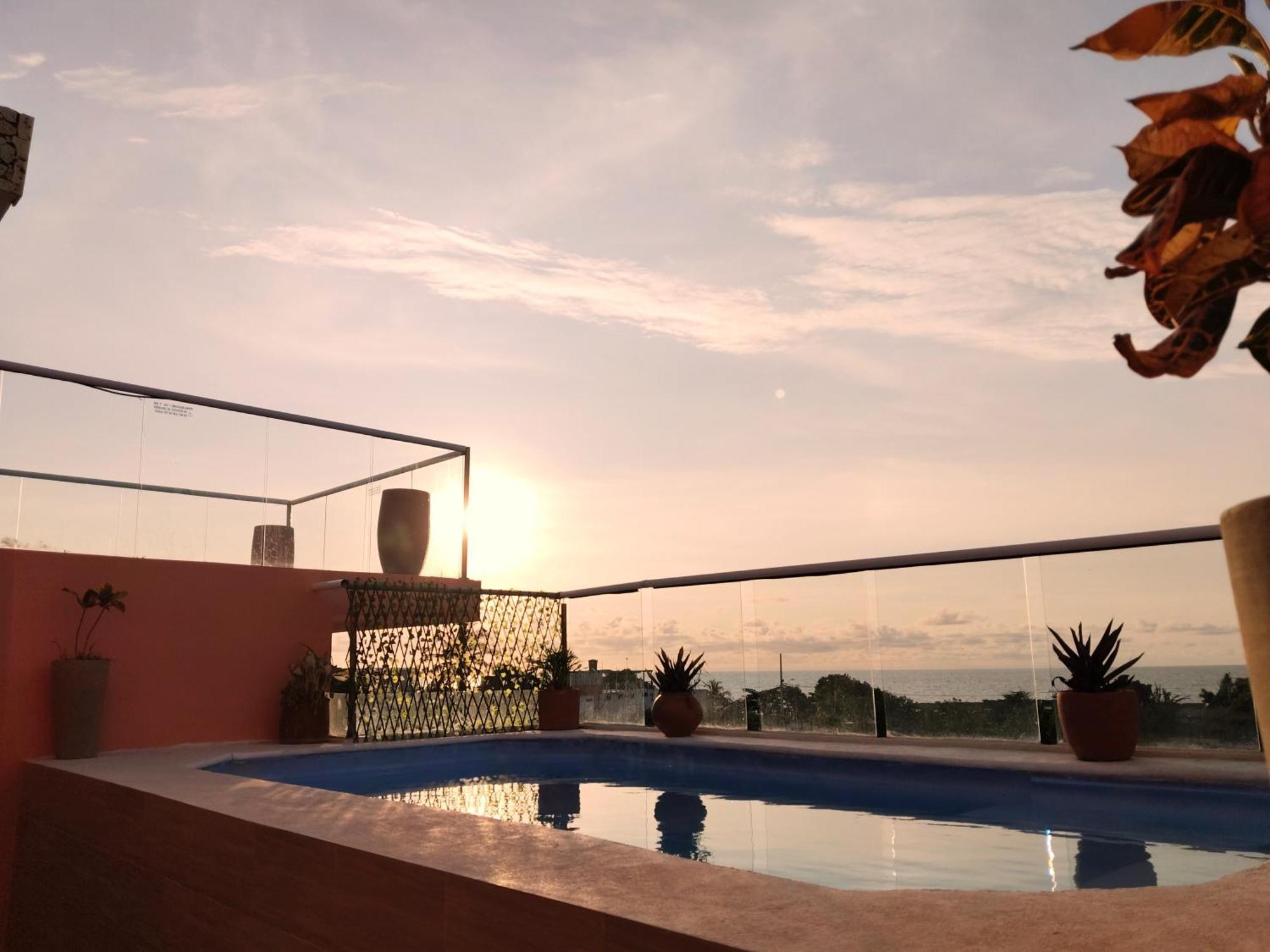 Harmony Deluxe Hotel *