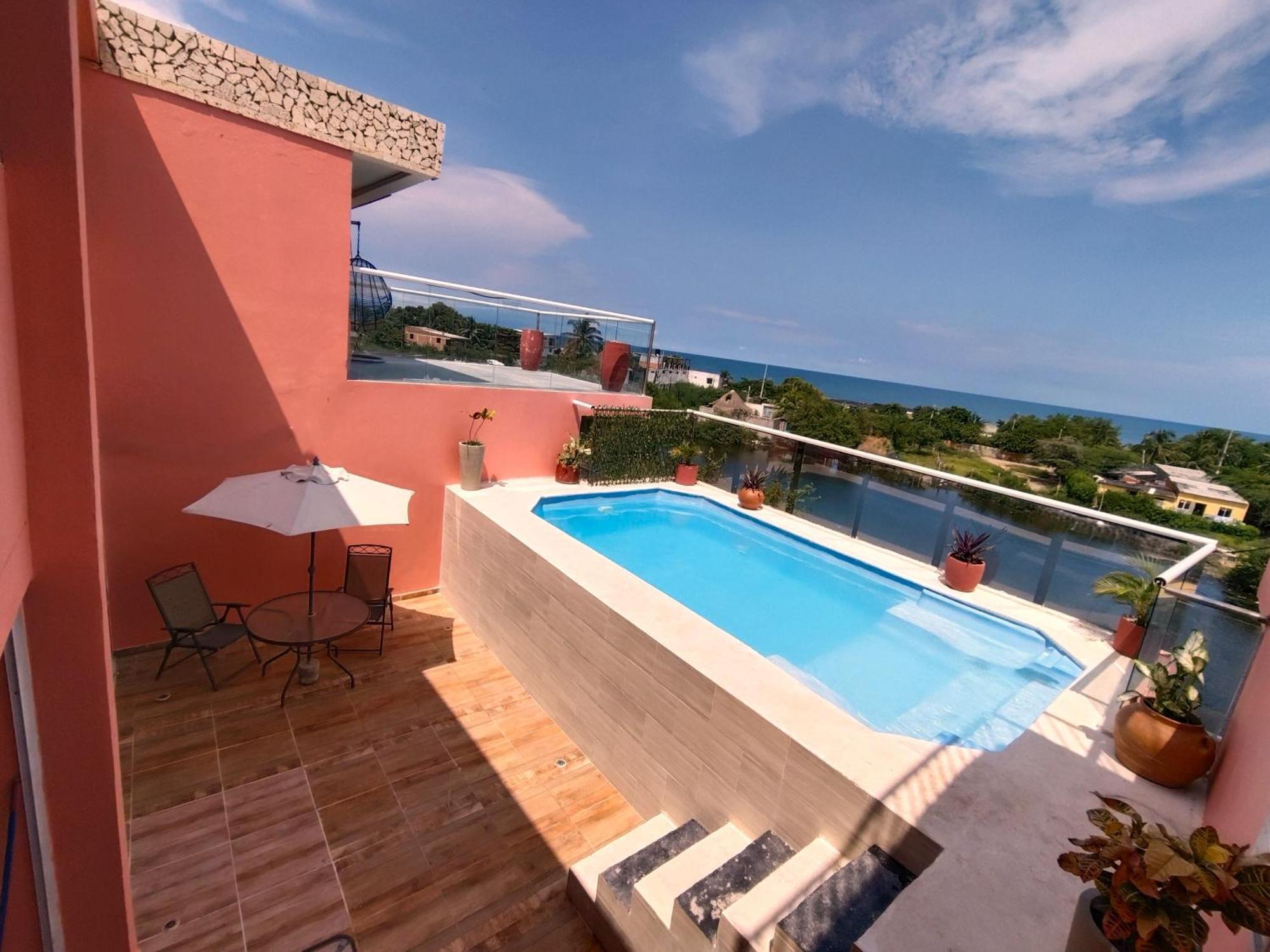 Harmony Deluxe Hotel *